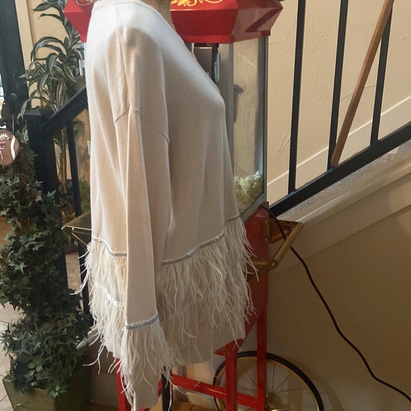 Beautiful Joh Cashmere sweater with layered feathers. Size M. - Picture 6 of 10